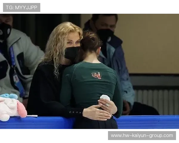 世界冠军坐地痛哭！教练陪着落泪